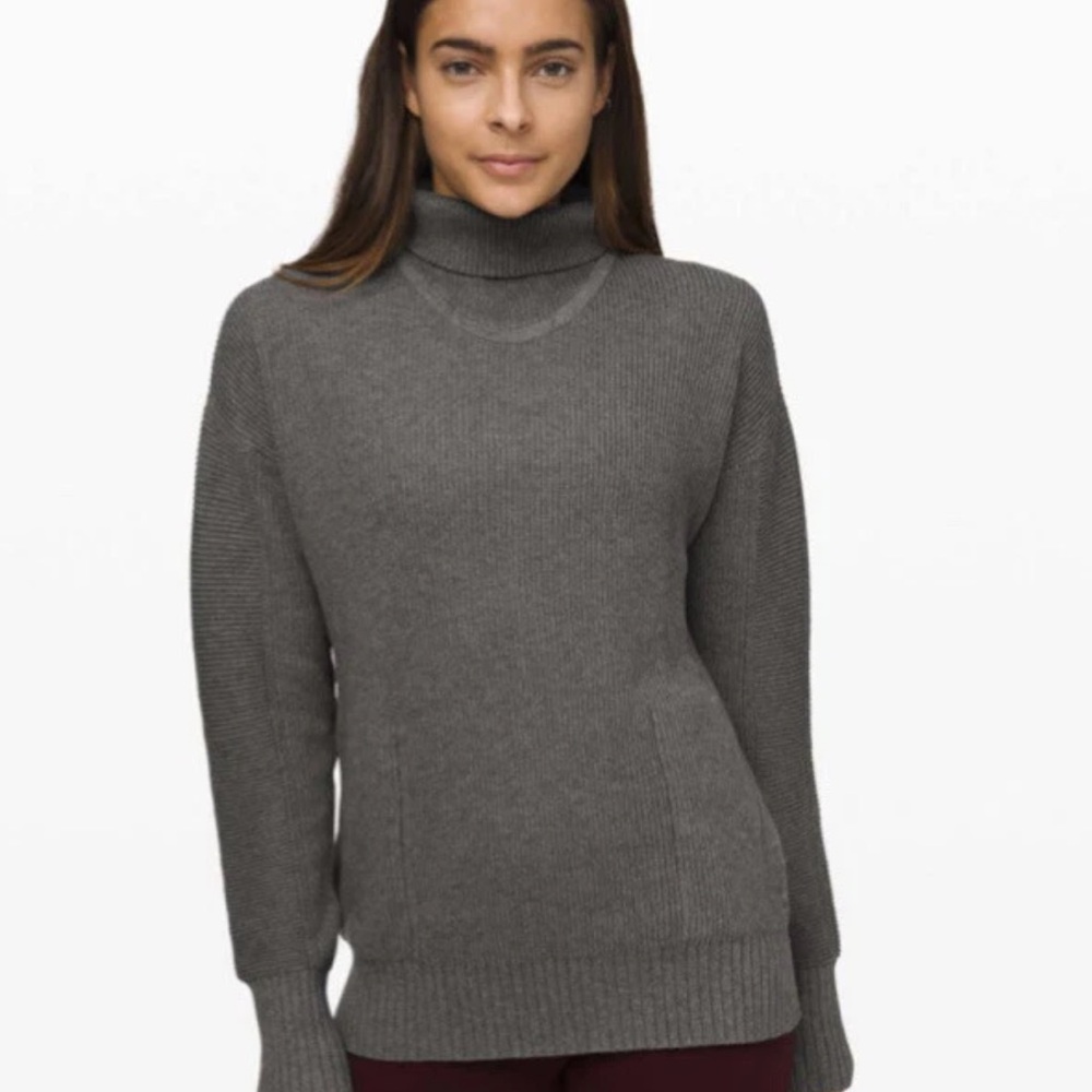 Lululemon Cozy Calling Turtleneck
Dark brown/black mixed color